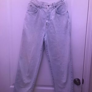 Vintage Levis 900 series mom Jeans